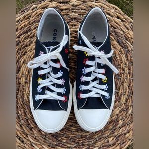 Embroidered Platform Converse